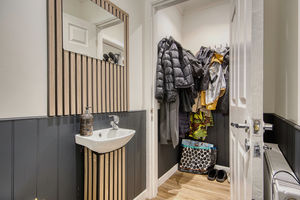 Cloakroom/WC- click for photo gallery